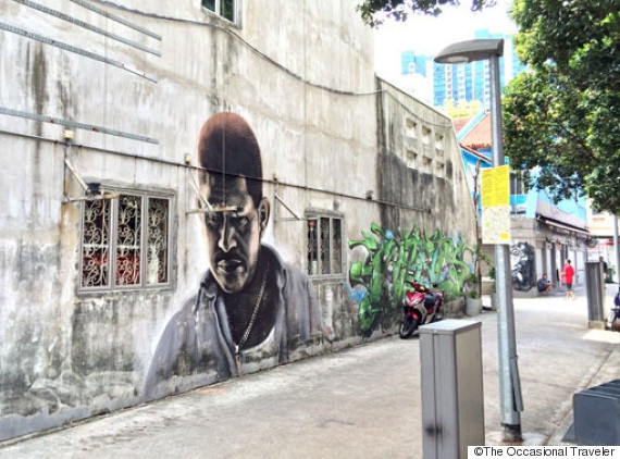 3. Jalan Besar: Từng là một đầm lầy bỏ hoang, Jalan Besar bắt đầu mọc lên các ngôi nhà, cửa hiệu, nhà máy sau Thế chiến 1. Gần đây, khu phố được khoác thêm phong cách hippie, với những quán cà phê đậm chất nghệ thuật. 