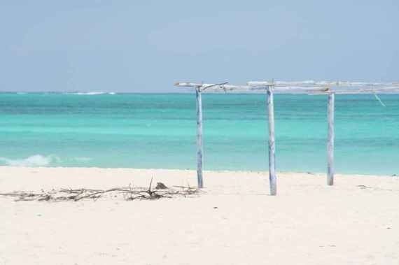 Playa Paraiso, Cuba: Bãi biển lý tưởng để bơi thuyền, ngắm cá heo, hay có những bữa tối lãng mạn trong tiếng sóng biển rì rào.