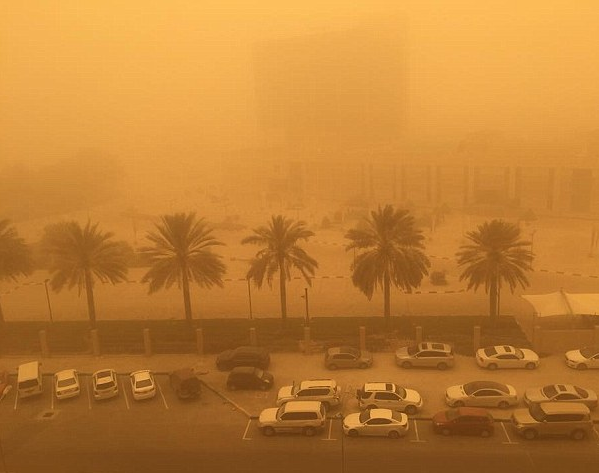 ...và sau bão cát.