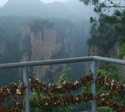 Những chiếc khóa tình nhân.