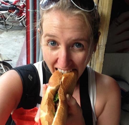 Phong vien Tay me say am thuc Viet hinh anh