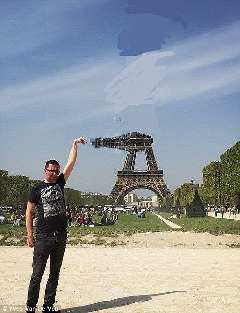 Tháp Eiffel bị photoshop đến gãy gập.