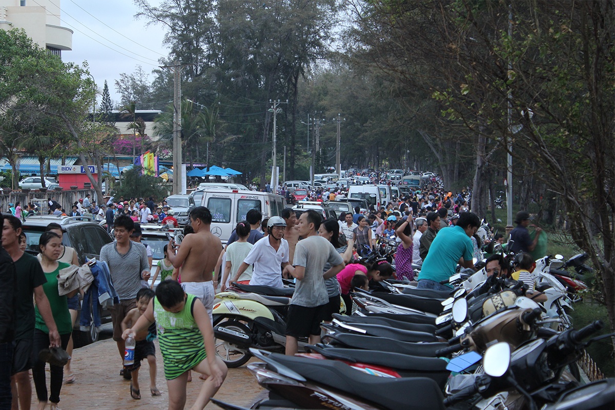 Bien Doi Duong Phan Thiet dong nghit du khach ngay le hinh anh