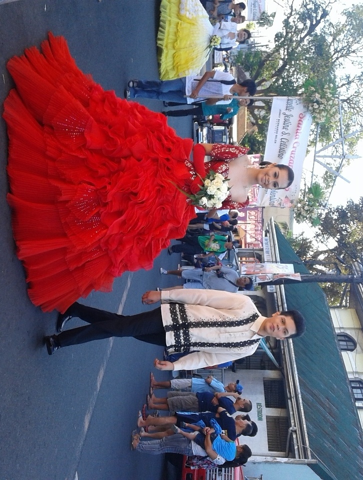 Le hoi duong pho long lay nhu san catwalk o Philippines hinh anh