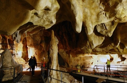 Clip: 55 trieu euro tai tao hang dong 35.000 nam hinh anh