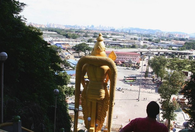 Tượng thần Hindu Murugan cao thứ 2 thế giới với chiều cao hơn 42 m ở Kuala Lumpur, Malaysia.