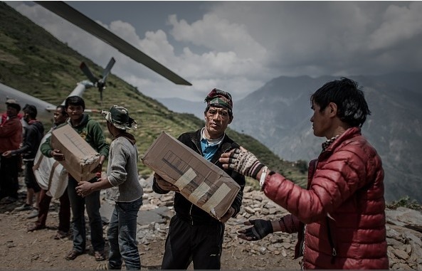 Kỹ năng kết nối linh hoạt: Lúc này, điện thoại di động, điện thoại cố định và internet không phải lúc nào cũng sẵn có. Bạn cần một máy bộ đàm cầm tay, thiết bị này vô cùng hữu dụng khi điện thoại không hoạt động, đặc biệt trong 1 – 6 tuần đầu tiên sau thảm họa.