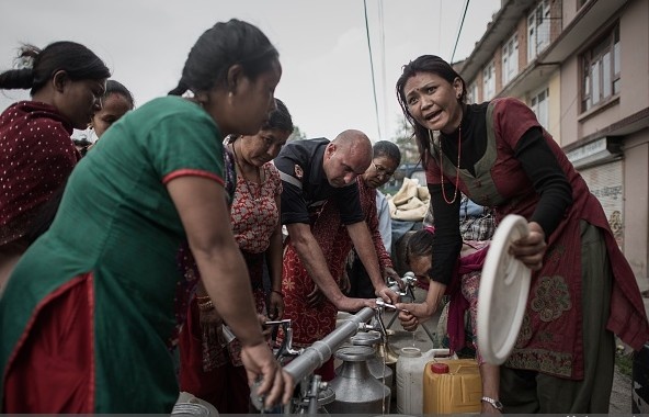 Ngoại ngữ: Bạn cần biết ít nhất một ngoại ngữ. Trong cộng đồng làm từ thiện, tiếng Anh, tiếng Pháp và gần đây là tiếng Ả rập là những ngôn ngữ quan trọng nhất. Bạn càng biết nhiều thứ tiếng càng tốt, để có thể giao tiếp và hỗ trợ một cách tối đa.