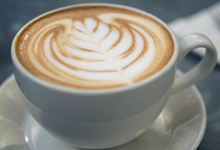 Italy thường không uống cappuccino vào buổi chiều hoặc sau bữa tối. Ảnh: goatsontheroad.