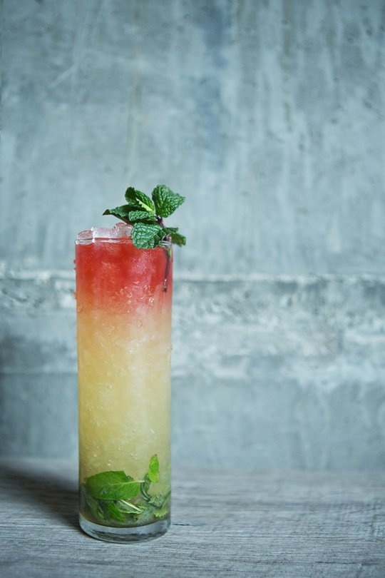 Mang đồ gọn nhẹ: Người xung quanh sẽ thấy khó chịu nếu bạn chụp ảnh với lỉnh kỉnh phụ tùng ở giữa phố. Bởi vậy khi đi du lịch, bạn nên mang càng ít đồ càng tốt và chỉ mang những thứ thực sự cần thiết.