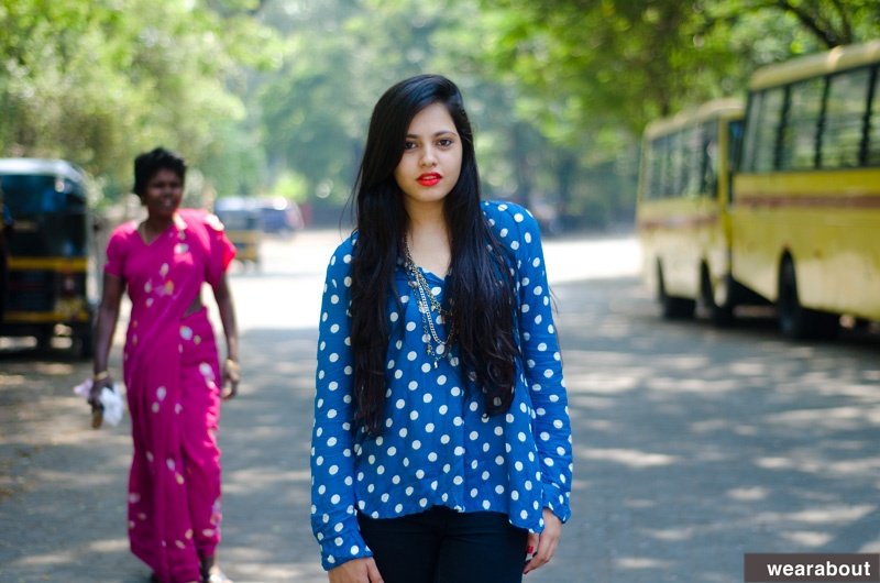 New Delhi, Ấn Độ: Đến New Delhi, bạn nên lưu ý không để hở cánh tay và chân. Các loại quần bằng chất liệu cotton, áo sơ mi thích hợp trong tiết trời ấm. Áo lụa là lựa chọn lý tưởng cho phụ nữ, và không nên ngắn quá. Khi trời lạnh, quần jeans, áo len là trang phục phù hợp nhất.