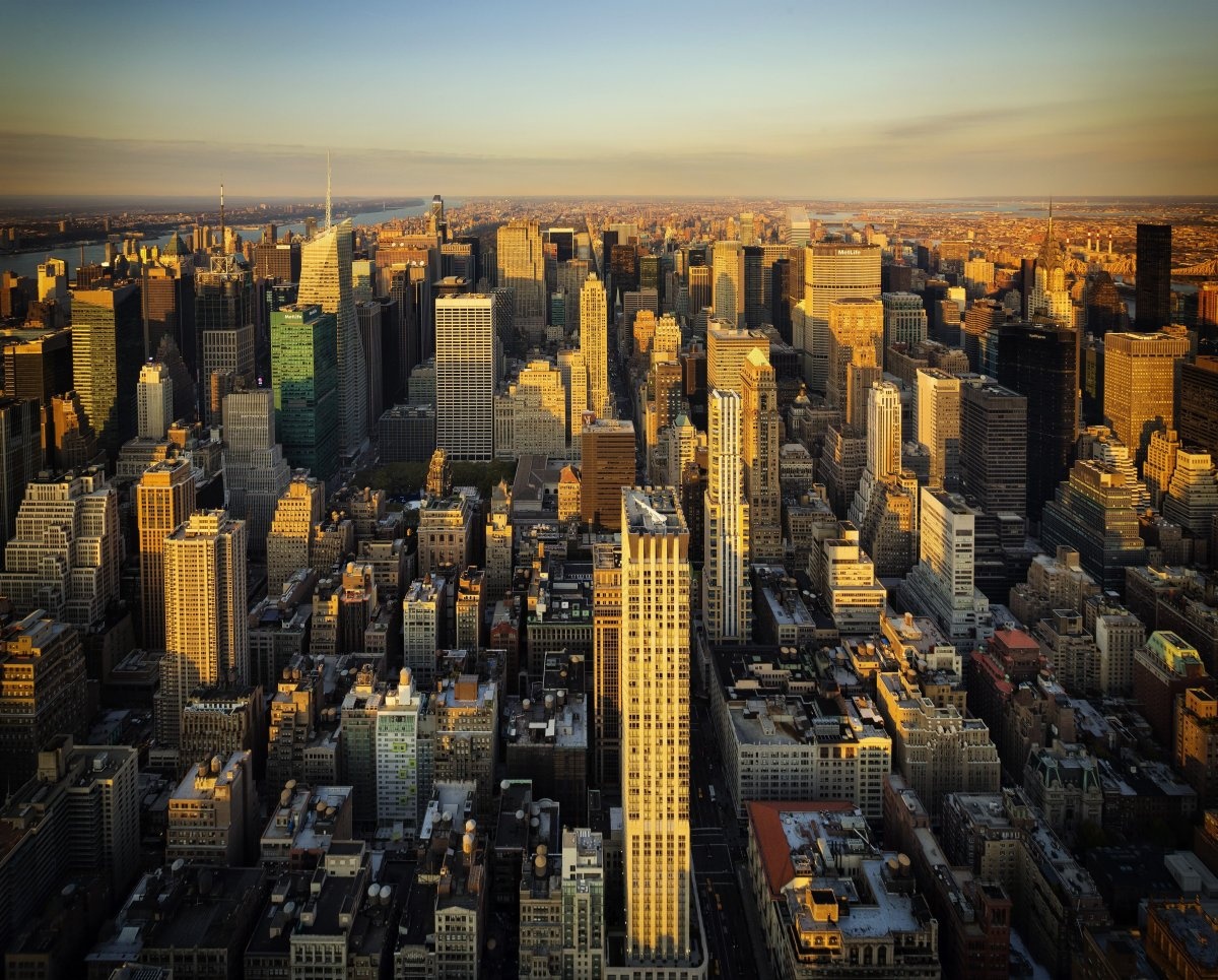 Tòa nhà Empire State, New York: Đây được coi là một biểu tượng của thành phố New York. Đài quan sát ở tầng 86, bạn cũng có thể lên tầng 102, từ đây bạn có thể nhìn xa tới 128 km tùy tình hình thời tiết.