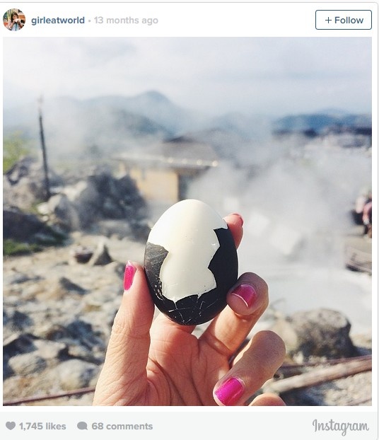 Trứng luộc ở suối nước nóng sulfur Hakone, Nhật Bản.
