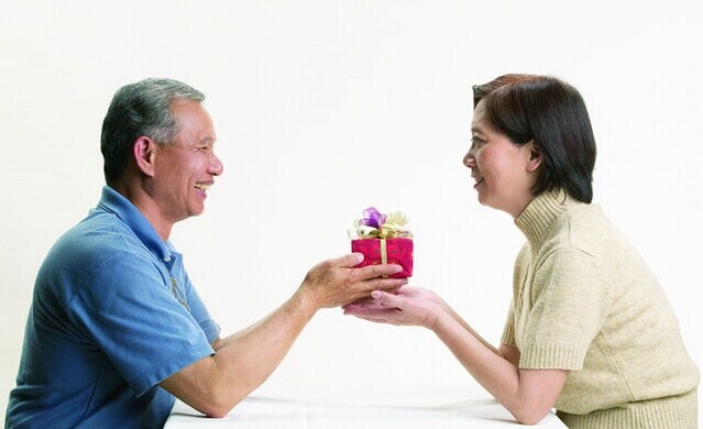 Nên chuẩn bị quà trước khi đến thăm một gia đình Trung Quốc. Ảnh: mandarincapital.