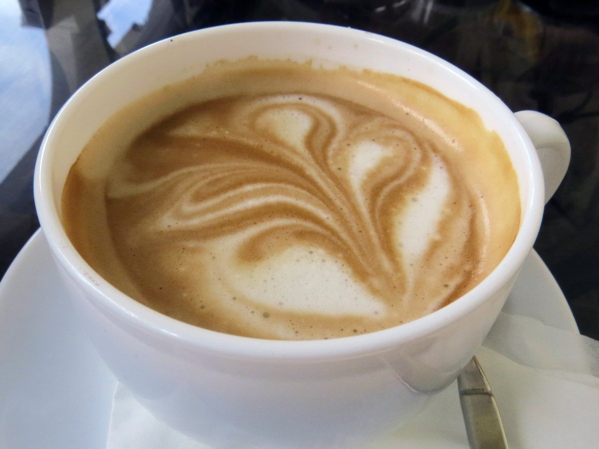 Cuba: Bữa sáng ở Cuba gồm cà phê sữa cùng tostada – lát mánh mì phết bơ và nướng lên. Họ thường nhúng bánh mì vào cà phê trong khi ăn.