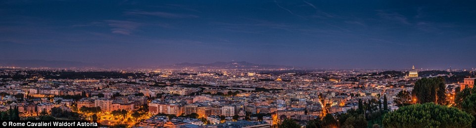 Rome Cavalieri nằm trên diện tích hơn 60.000 m2, nằm trên ngọn đồi Monte Mario nhìn ra thành Rome, cách trung tâm thành phố 20 phút. Sau khi mở cửa năm 1963, Rome Cavalieri nhanh chóng trở thành khách sạn được giới nhà giàu và các ngôi sao nổi tiếng yêu thích.