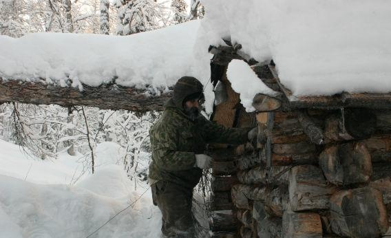 3. Bakhtia – Siberia: Bakhtia là một hòn đảo đơn độc ở Siberia với 300 cư dân. Người dân không hề có điện thoại, không được hỗ trợ y tế và cũng không có nước ngọt. Thời tiết lạnh giá quanh năm. Mùa đông ở Bakhtia chìm trong bóng tối, mặt trời xuất hiện trở lại vào mùa xuân.