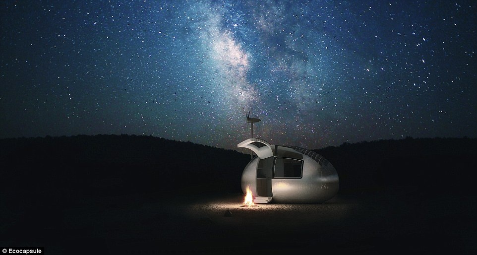 Ban đầu, các khách sạn con nhộng được thiết kế đặc biệt cho những người phải ở ngoài trời nhiều, như các nhà khoa học, kiểm lâm, nhiếp ảnh gia, hoặc các du khách ưa mạo hiểm. 