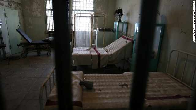 Khung cảnh bệnh viện trong nhà tù.