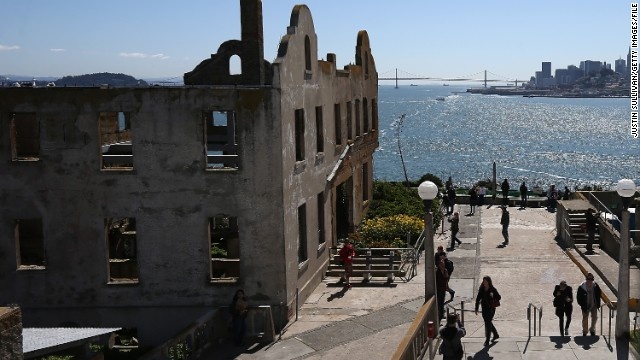 Alcatraz - nha tu hut 1,5 trieu du khach moi nam hinh anh