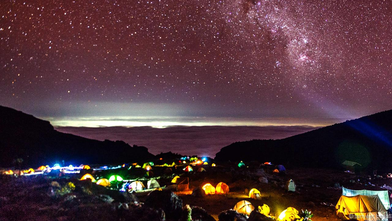 Điều gì có thể giữ lại các dòng sông băng? Đáng tiếc con người không thể làm gì được. Chỉ những trận mưa tuyết thật lớn mới có thể lấp đầy sông băng trở lại, nhưng lần cuối cùng có mưa tuyết như vậy là ở nửa đầu thế kỷ 19.