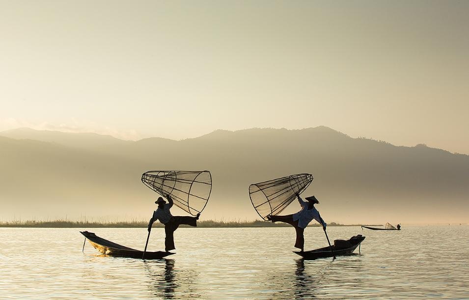 8. Bãi biển tuyệt đẹp: Nhiều du khách không hề biết rằng Myanmar  có những bãi biển và hòn đảo đẹp nhất thế giới. Biển ở Myanmar có làn nước trong xanh, những ly cocktail dừa mát lạnh và những bãi biển với bờ cát lý tưởng. Ước tính có hơn 800 hòn đảo còn bỏ trống ở quần đảo Mergui chờ du khách đến khám phá.