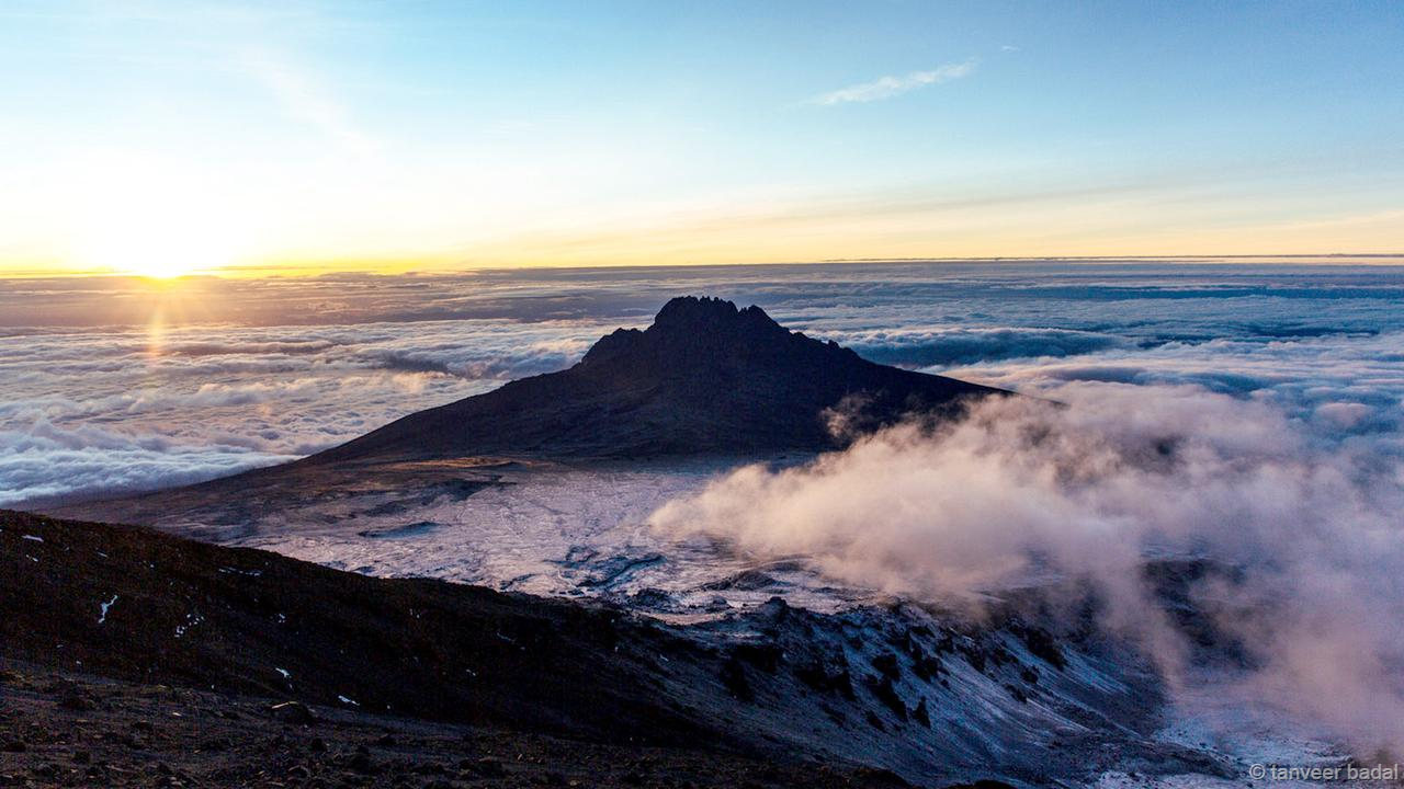 Dung tren dinh tuyet ky vi nhat the gioi hinh anh