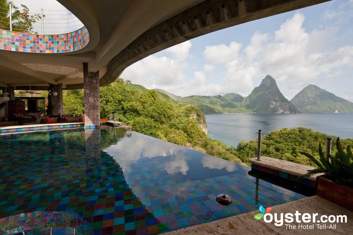 4. Khách sạn Jade Mountain, St. Lucia (<abbr class=
