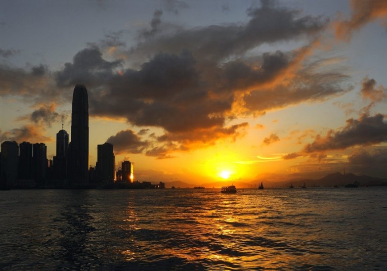 Nên mang theo áo ấm vì thời tiết Hong Kong thay đổi thất thường.