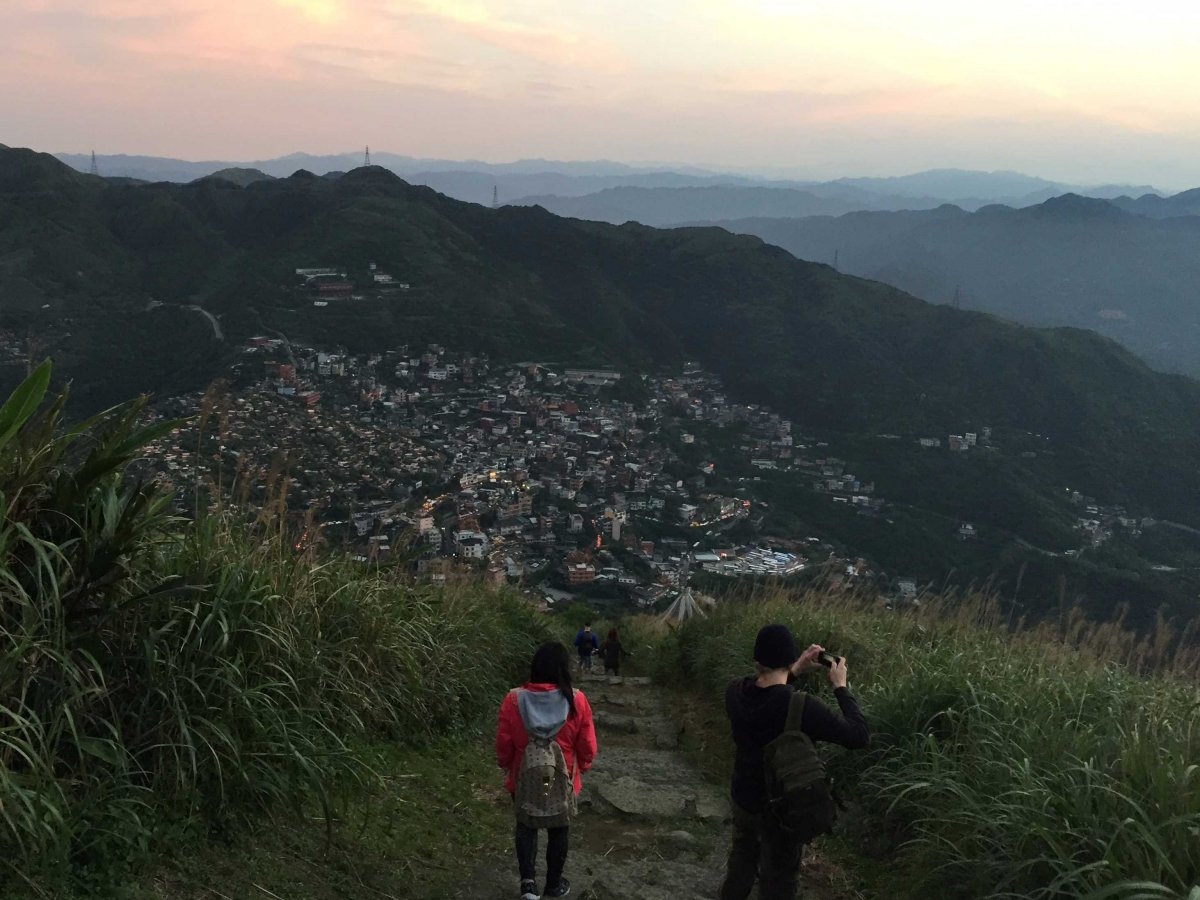 6. Bờ biển phía tây Đài Loan gồm nhiều thành phố, thị trấn, nhưng ở trung tâm đảo lại có nhiều núi non rất đẹp. Núi Hehuan và núi Ali là 2 địa danh ngắm cảnh hàng đầu do du khách bình chọn trên TripAdvisor.