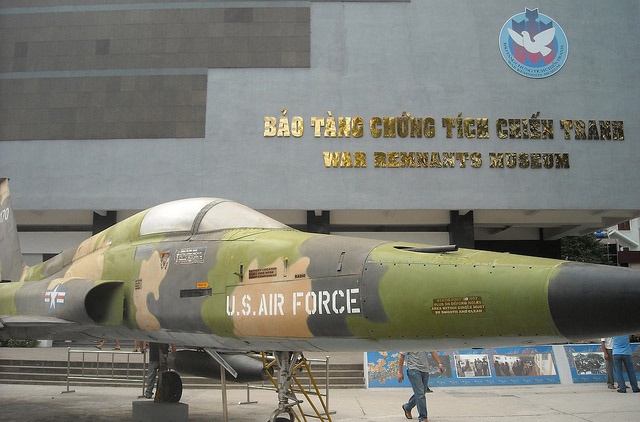 Tái hiện quá khứ chiến tranh.