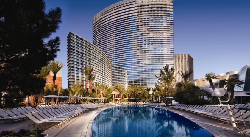 10. Aria Resort and Casino (Las Vegas, Mỹ): Khai trương ngày 16/12/2009, khách sạn có tổng diện tích 370.000 m2, chiều cao 180 m với 4.004 phòng, 16 nhà hàng, 10 bars một casino rộng 14.000 m2. Ảnh: booking.