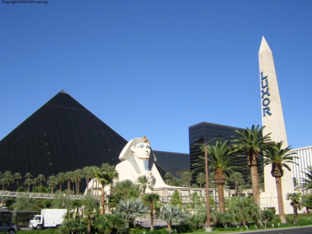 6. Luxor (Las Vegas, Mỹ): Khách sạn gồm 30 tầng, 4.407 phòng, trong đó có 442 phòng hạng sang. Ảnh: xahlee.