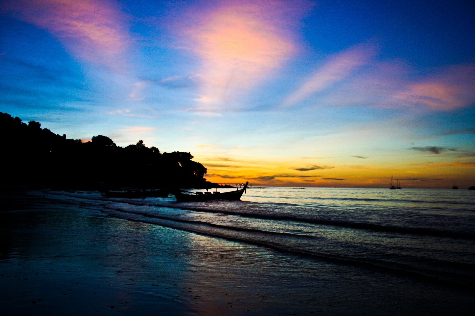 Đảo Phuket – viên ngọc của Ấn Độ Dương. Phuket là hòn đảo lớn nhất của Thái Lan, là viên ngọc của Ấn Độ Dương và là đại diện cho hầu hết các khu nghỉ dưỡng biển đảo của Đông Nam Á. Ảnh: Baike