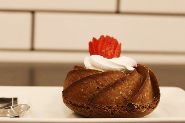 6 buoc de co mon chocolate bundt ngon tuyet hinh anh