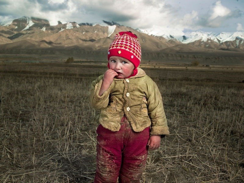 Điều đặc biệt ở ngoại hình người Tajik là họ giống những người da trắng ở châu Âu với da trắng, mắt xanh, tóc vàng, mũi cao.