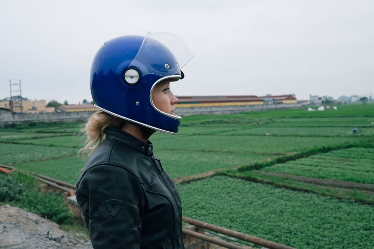 Nhận xét về giao thông ở Việt Nam, Chris cho biết,