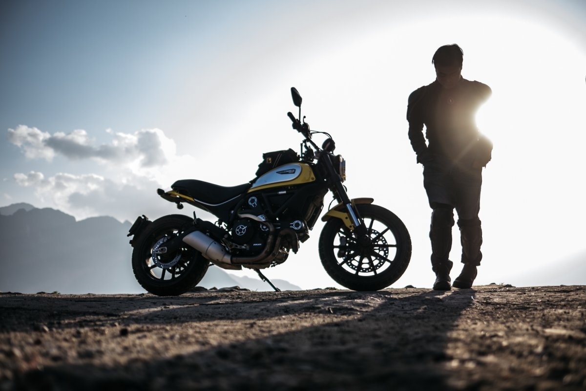 Juan Francisco chia sẻ: “Đây là một cơ hội hiếm có trong đời. Chúng tôi được chọn là những du khách đầu tiên xuyên Việt bằng xe Ducati. Đây là thời gian thú vị ở Việt Nam. Đất nước đang thay đổi và hiện đại hóa nhanh chóng, cảm giác về sự thay đổi có ở khắp mọi nơi. Đây cũng là chuyến đi quan trọng cho Catherine, người bạn đồng hành hành của tôi, cô là người Mỹ gốc Việt và mới về quê hương một lần khi còn nhỏ”.