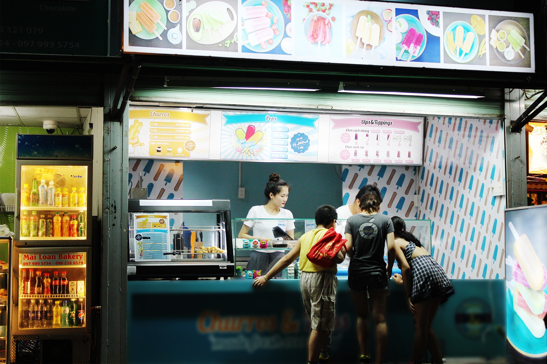 Quán mở cửa bán từ 4 giờ chiều đến 10 giờ tối, ngay trong khu Vui Chơi Thỏ Trắng, CV Lê Thị Riêng, 875 Cách Mạng Tháng 8, Quận 10.