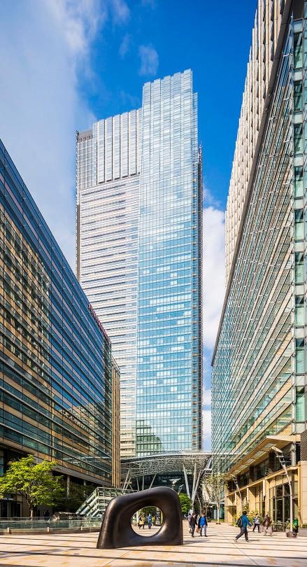 Tokyo Midtown, Tokyo, Nhật Bản: Không chỉ là nơi mua sắm các mặt hàng cao cấp, Tokyo Midtown còn nổi tiếng với 5 phòng triển lãm và bảo tàng, đặc biệt là một phòng trưng bày của nhà thiết kế thời trang nổi tiếng Issey Miyake.