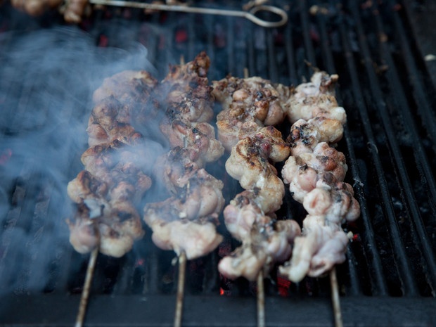 Bạn có thể đã bắt gặp thịt xiên ở rất nhiều nước, và ở Italy cũng vậy. Stigghiola là ruột cừu, dê hoặc gà ướp muối, xiên que rồi nướng lên. Món ăn này có phiên bản na ná ở Bắc Kinh, Argentina, Urugay và Thổ Nhĩ Kỳ.