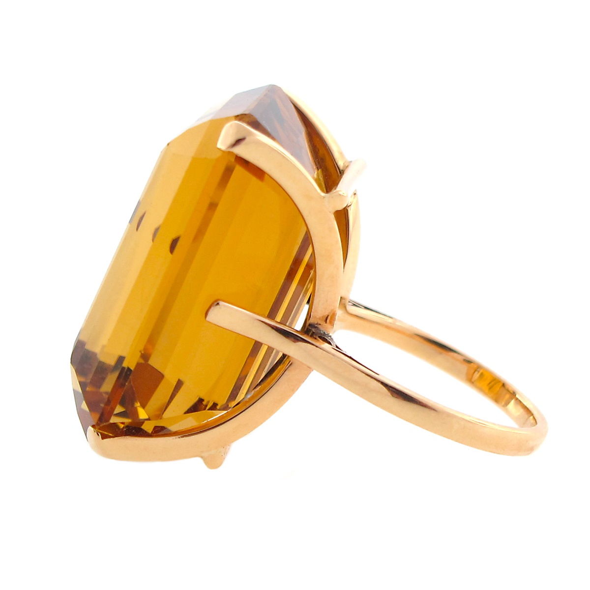 Thạch anh vàng: Vàng là màu may mắn của Sư Tử, biểu tượng của sự lạc quan, đây cũng là tính cách đặc trưng của Sư Tử. Thạch anh vàng tăng sự lạc quan, lòng dũng cảm và sự rõ ràng bộc trực cho Sư Tử. Ảnh: cleowalker.