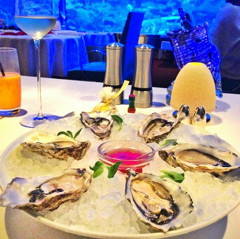 Hàu Tsarkaya với nước dưa chuột và táo cũng là một trong những món ăn tiêu biểu của nhà hàng.