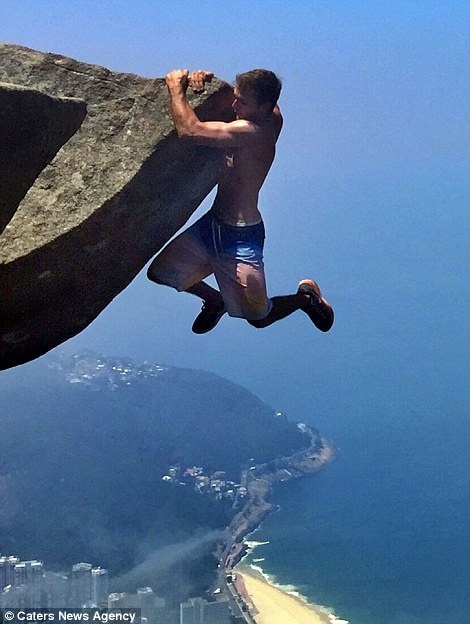 “Tôi thích cảm giác chênh vênh bên vách đá. Nó rất cao, và tôi phải dùng sức của 2 cánh tay. Tôi tin vào chính mình để không bị rơi”, Leonardo chia sẻ.