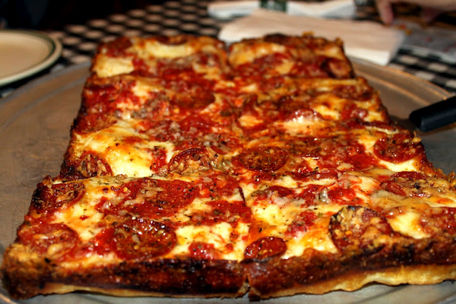 404.686 m2 pizza được tiêu thụ mỗi ngày ở Mỹ.
