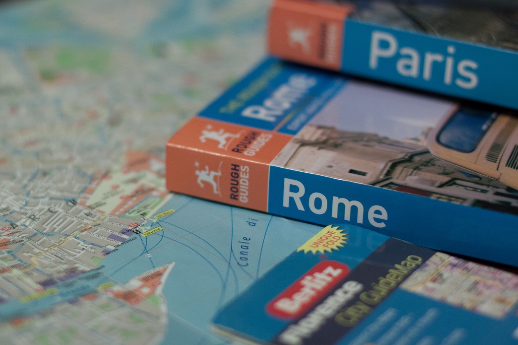 3. Tìm kiếm thông tin: Sau khi chọn địa điểm là lúc bạn phải tìm kiếm thông tin càng nhiều càng tốt, đặc biệt là các thông tin liên lạc của đại sứ quán Việt Nam ở nước sở tại và tìm hiểu kỹ về quy định visa tại nước này. Ảnh: Flickr.