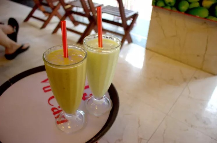 Sinh tố bơ cà phê.