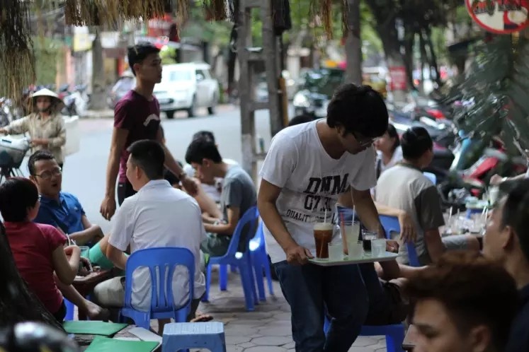 Cà phê vỉa hè ở Hà Nội.