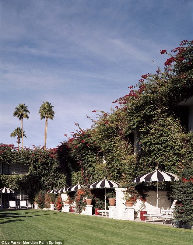 Khách sạn nằm trên khu phức hợp rộng hơn 52.000 m2, đây cũng là địa điểm yêu thích của các gương mặt Hollywood nổi tiếng.