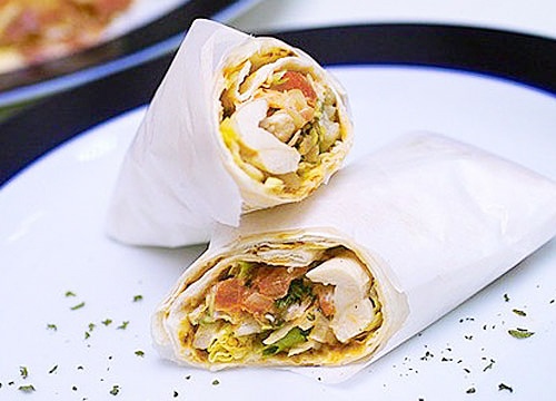 Chợ đêm Gongguan. Nằm gần trường Đại học Quốc gia Đài Loan và ga tàu điện ngầm Gongguan, chợ đêm Gongguan thường là điểm đến của sinh viên và khách du lịch. Nơi đây được thiết kế có rạp chiếu phim, nhà sách, quán cà phê, nhà hàng nước ngoài, cửa hàng quần áo và các cửa hàng bán đồ thể thao. Ảnh: popo